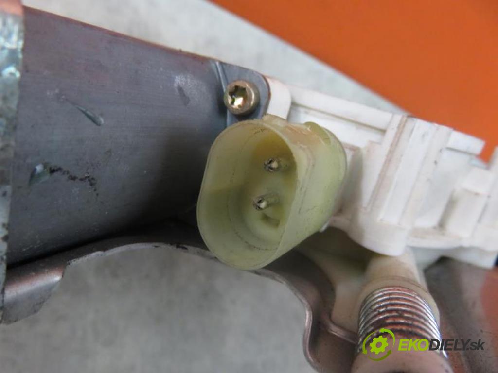 BMW 5 E39 2.5 525 tds M51 D25 (256T1) manual 5 - stupňová 105 kW 143 km  mechanismus oken 51338159832/67628360512