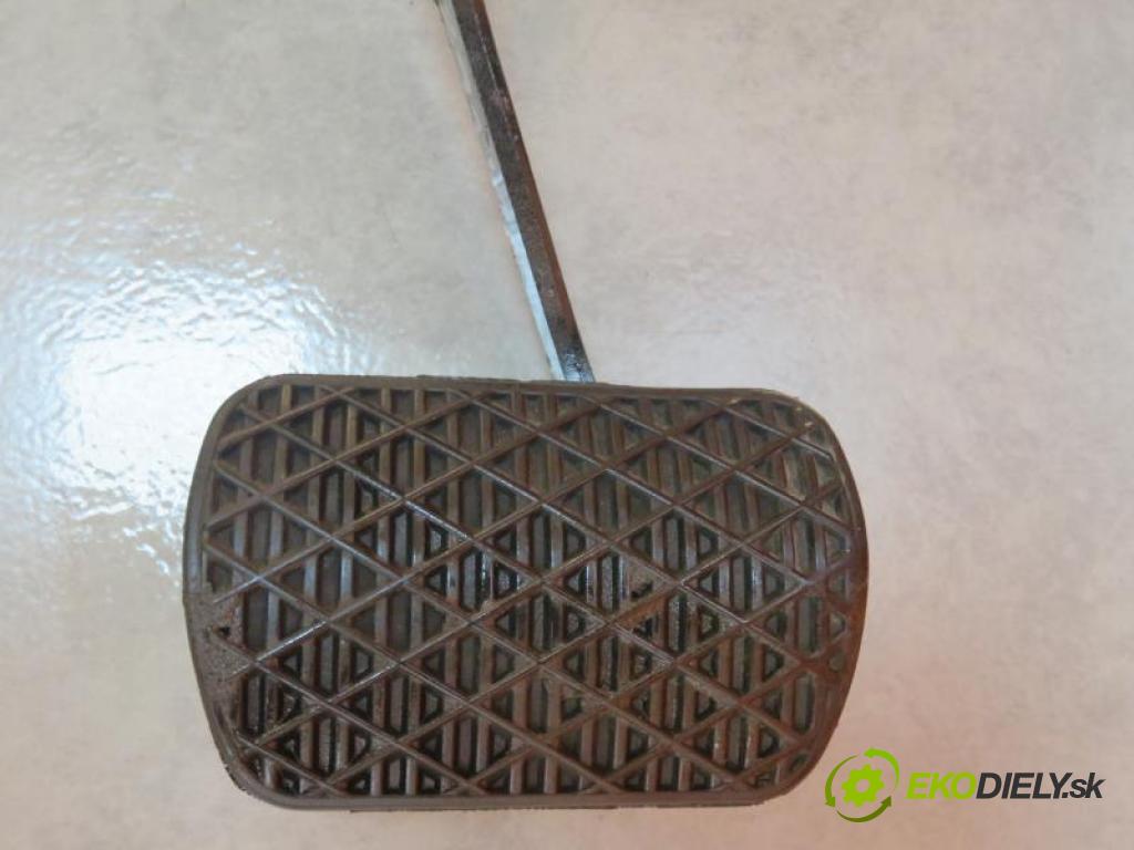 MERCEDES BENZ M W163 2.7 ML 270 CDI (163.113) OM 612.963 automatic 5 stupňová 4X4 120 kW 163 km  PEDAL brzdy  (Pedále)