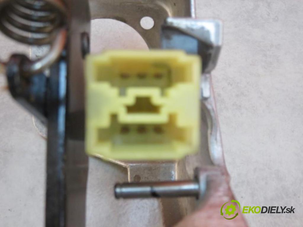 MERCEDES BENZ M W163 2.7 ML 270 CDI (163.113) OM 612.963 automatic 5 stupňová 4X4 120 kW 163 km  PEDAL brzdy  (Pedále)