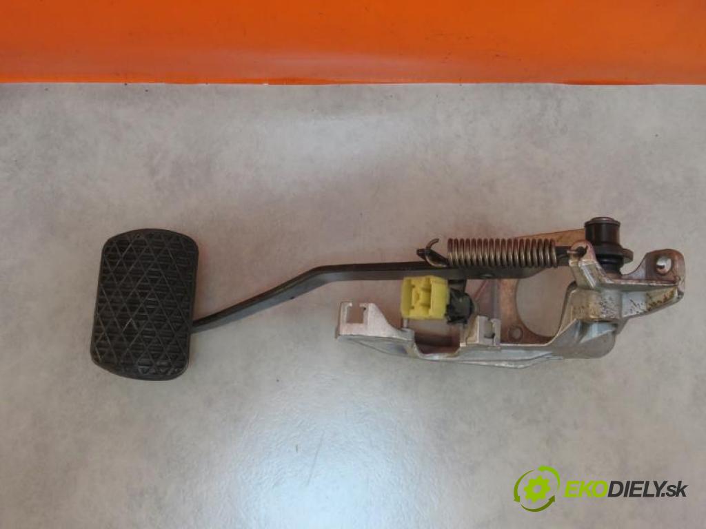 MERCEDES BENZ M W163 2.7 ML 270 CDI (163.113) OM 612.963 automatic 5 stupňová 4X4 120 kW 163 km  PEDAL brzdy  (Pedále)