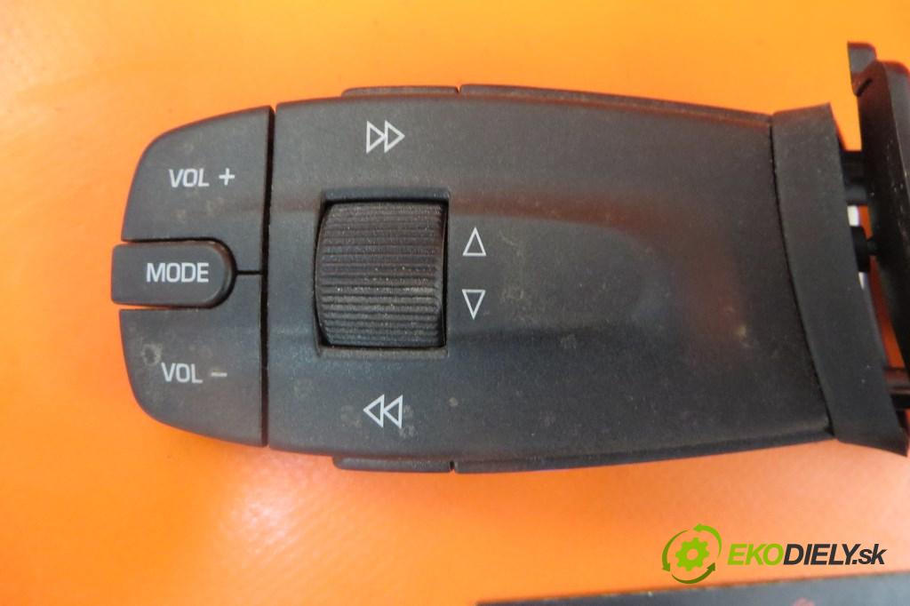 SEAT IV (6J) 1.6 TDI CAYB 66 kW 90 km ovladač rádia volant 5J0959849 (Ovládaní topení a