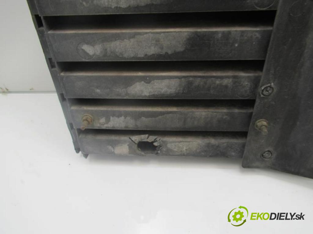 RENAULT TRUCKS MAGNUM AE 500 EE9-502 manual 8- stupňová 368 kW 500 km  mřížka / maska  (Mřížky (masky) chladičů)