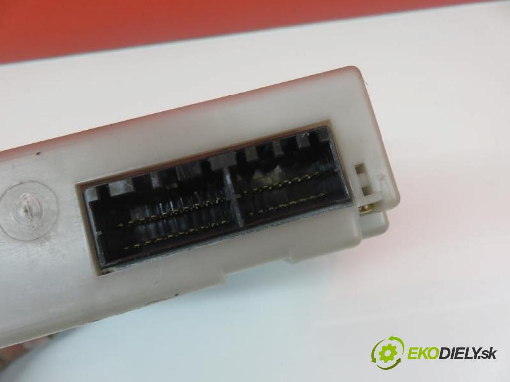 MAZDA 626 V 2.0 FS manual 5 - stupňová 85 kW 115 km  Panel kúrenia climatronic K19Z0GE6R (Prepínače, spínače, tlačidlá a ovládače kúrenia)