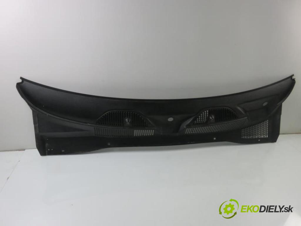 JEEP CHEROKEE II (KJ) 2.8 CRD 4WD ENR automatic 5 stupňová 4X4 120 kW 163 km  torpédo plast pod čelní okno PM393601B/55155851A (Torpéda)