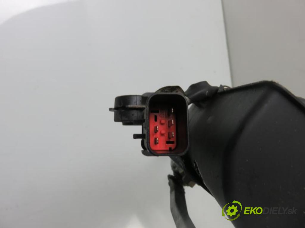 JEEP CHEROKEE II (KJ) 2.8 CRD 4WD ENR automatic 5 stupňová 4X4 120 kW 163 km  motorek stěračů  (Ostatní)