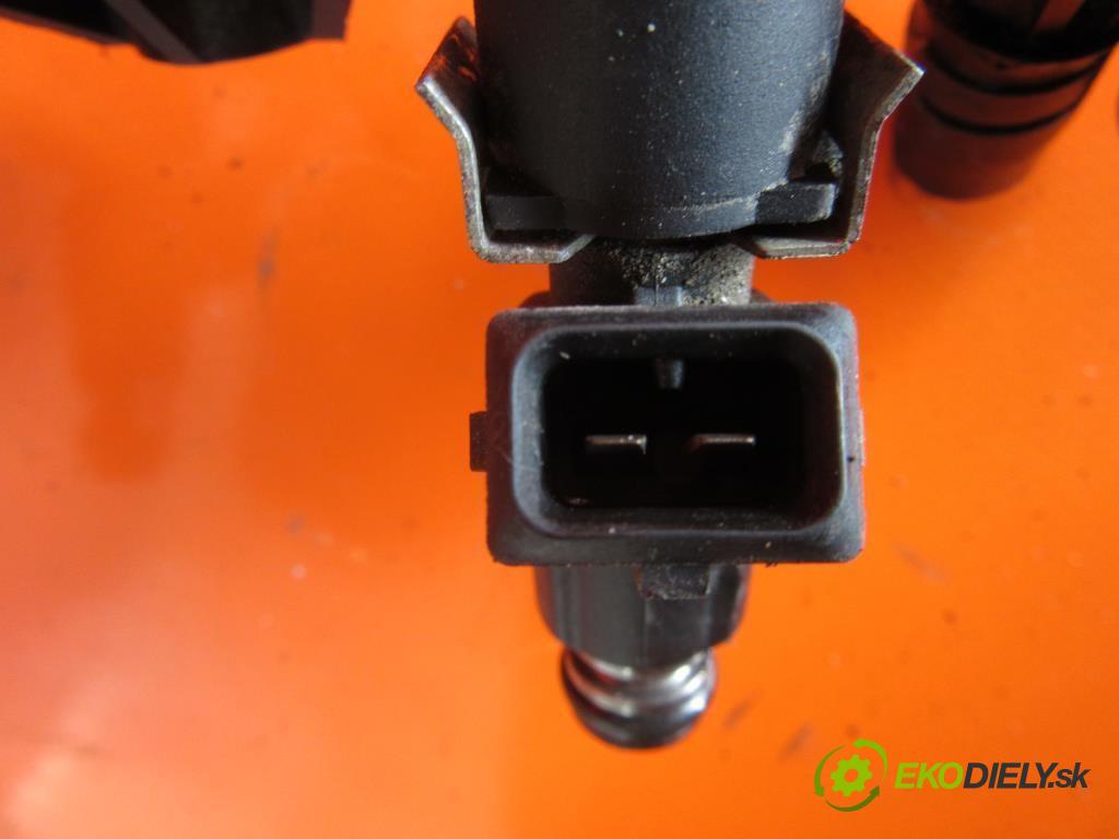 VW POLO IV (9N) 1.4 16V BUD   59 kW 80 km  lišta vstřikovací 030133319G/0280151031 (PALIVOVÝ SYSTÉM)