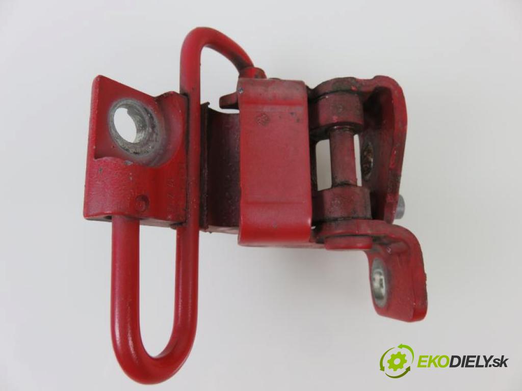 VW GOLF VI 2.0 GTI CCZB manual 6 - stupňová 155 kW 210 km  Záves Dvere PP  (Závesy)