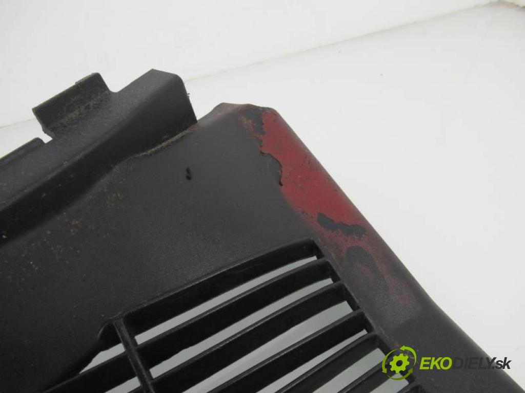 SEAT IBIZA II FL (6K) 1.4 8V  MPI AUD,AKK,ANW manual 5 - stupňová 44 kW 60 km  torpédo plast pod čelní okno 6K1819413/6K1819414A (Torpéda)