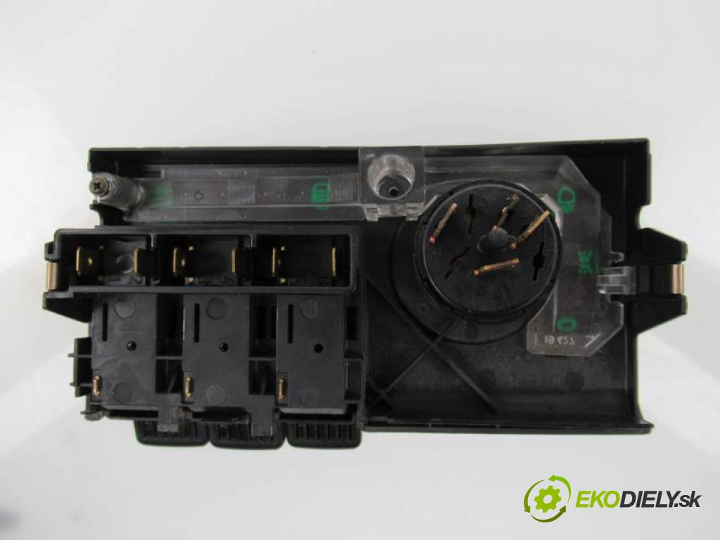 VOLVO 460 1.8 B B18U manual 5 - stupňová 66 kW 90 km  prepínač svetlá 467850 (Prepínače, spínače, tlačidlá a ovládače kúrenia)