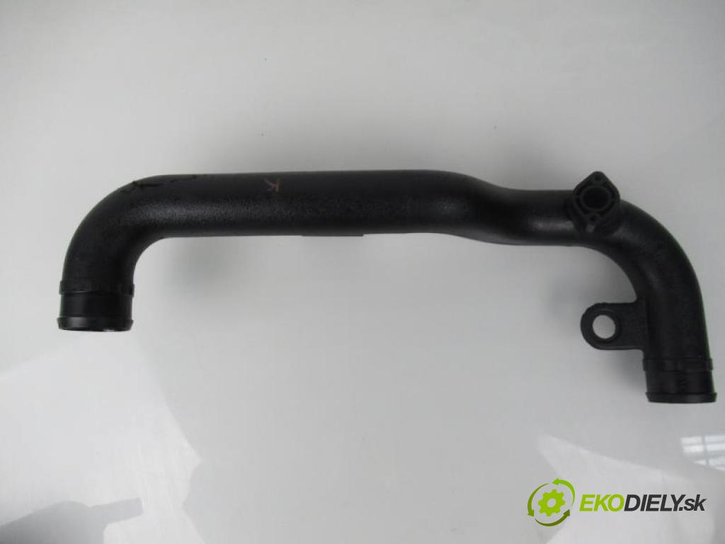 VW PASSAT B5 1.9 TDI AVG, AFN manual 5 - stupňová 81 kW 110 km  Rúra intercoolera turba 8DO145840M (Hadice chlazení vzduchu)