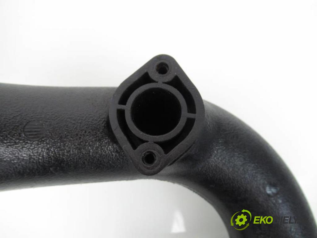 VW PASSAT B5 1.9 TDI AVG, AFN manual 5 - stupňová 81 kW 110 km  Rúra intercoolera turba 8DO145840M (Hadice chlazení vzduchu)