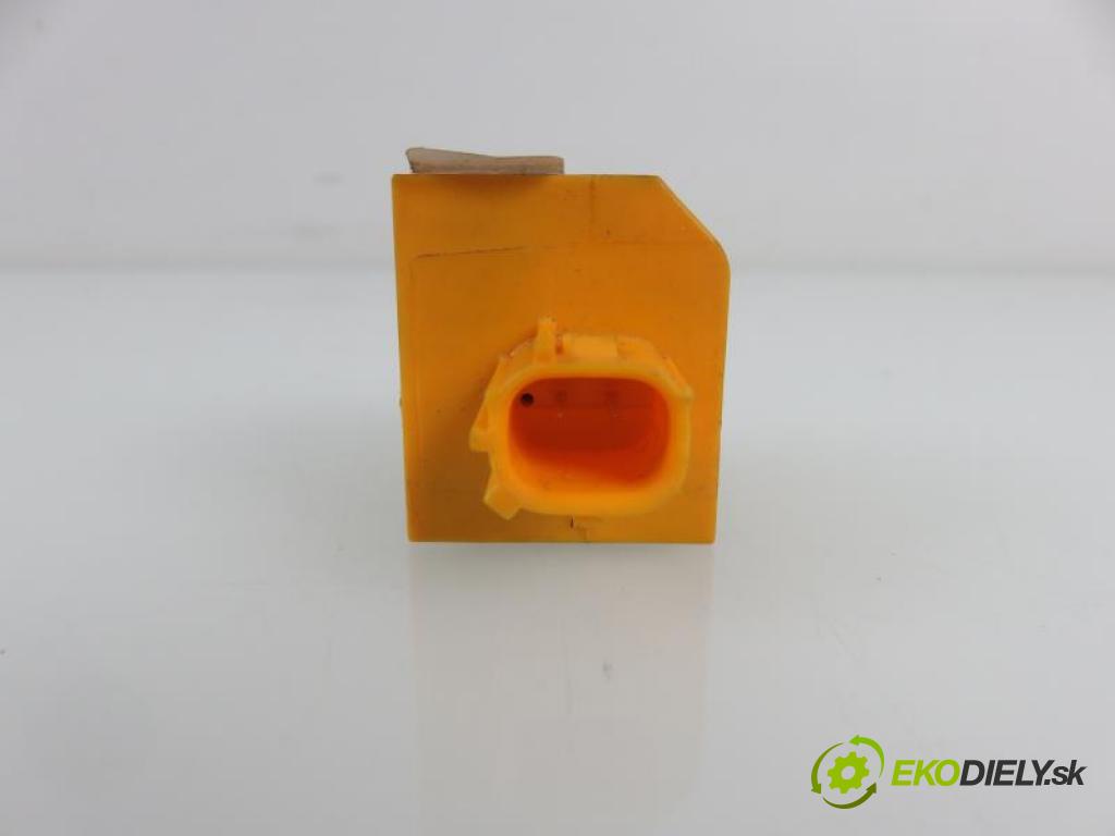 SUZUKI LIANA 1.6 4WD  manual 5 stupňová 4X4 76 kW 103 km  Snímač nárazu 5WK43051/3893054G00000 (Snímače nárazu)