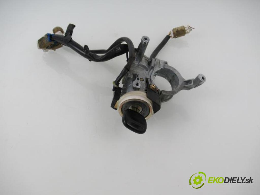MITSUBISHI SPACE GEAR 2.0 16V SOHC 4G63 manual 5 - stupňová 83 kW 113 km  spínačka 337546 (Spínací skříňky a klíče)