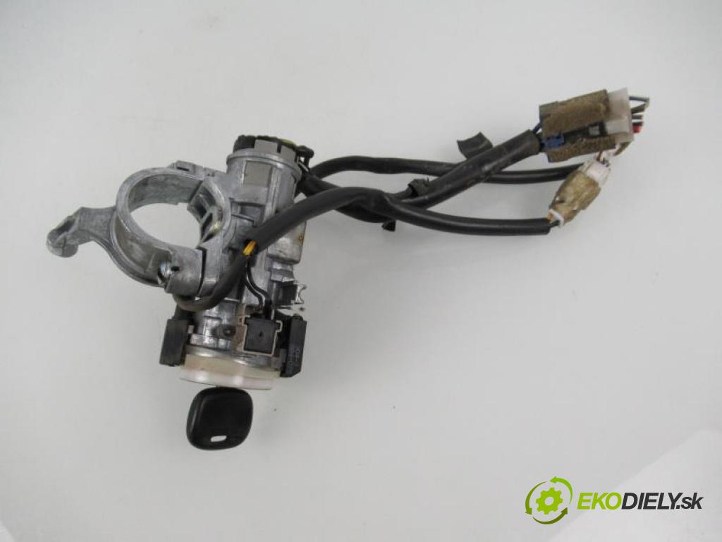 MITSUBISHI SPACE GEAR 2.0 16V SOHC 4G63 manual 5 - stupňová 83 kW 113 km  spínačka 337546 (Spínací skříňky a klíče)