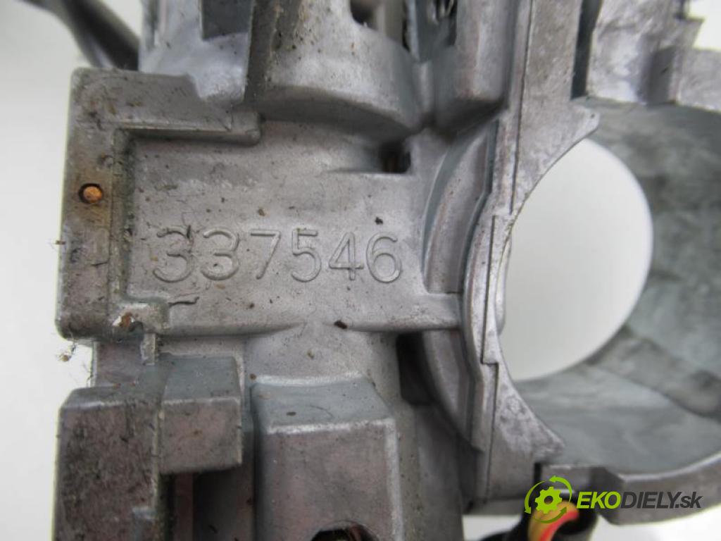 MITSUBISHI SPACE GEAR 2.0 16V SOHC 4G63 manual 5 - stupňová 83 kW 113 km  spínačka 337546 (Spínací skříňky a klíče)