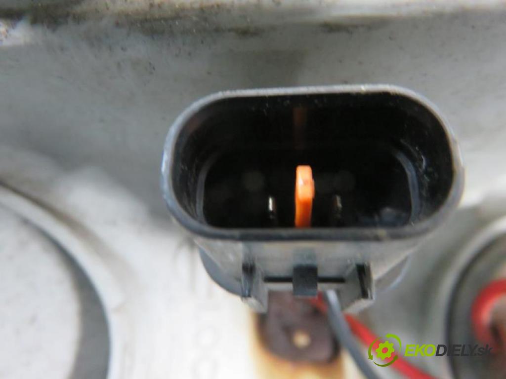 KIA K2700 2.7 D J2 manual 5 - stupňová 59 kW 80 km  Svetlo LP  (Svetlá predné)