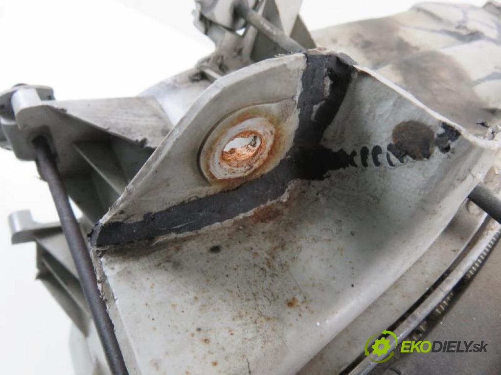 KIA K2700 2.7 D J2 manual 5 - stupňová 59 kW 80 km  Svetlo LP  (Svetlá predné)