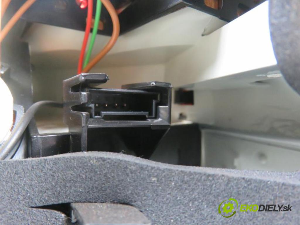 BMW 7 E65,E66 735 I,LI N62 B36 automatic 6 - stupňová 200 kW 272 km  Svetlo ľavé zadné 632169142869 (Svetlá zadné)