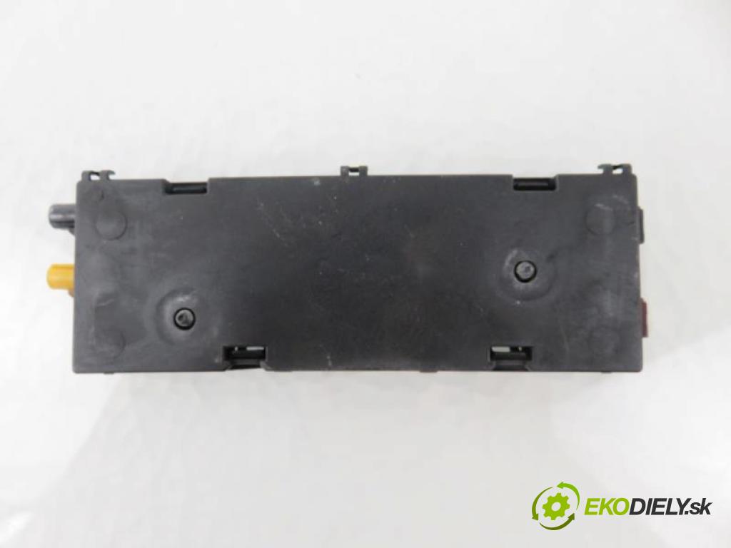 BMW 1 E87,81,82,88 118 D N47 D20 A, N47 D20 C manual 6 - stupňová 90 kW 122 km  Zosilňovač antenový 65206958900 (CD meniče)