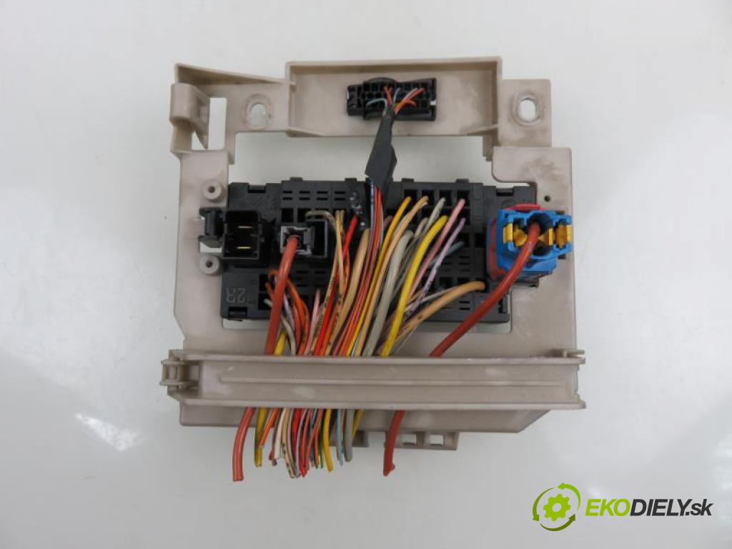 CITROEN XSARA HB 2000 1,40 Skrzynki bezpieczników 1360,00 skříňka POJISTKY: 9641465980;9635519180