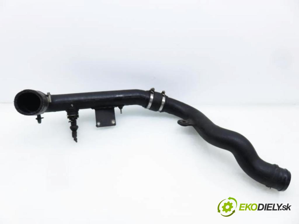 AUDI A4 B5 (8D) 1.9 TDI 1Z, AHU, AHH manual 5 stupňová 66 kW 90 km  Rúra intercoolera turba 8D0145844A (Hadice chladenia vzduchu)