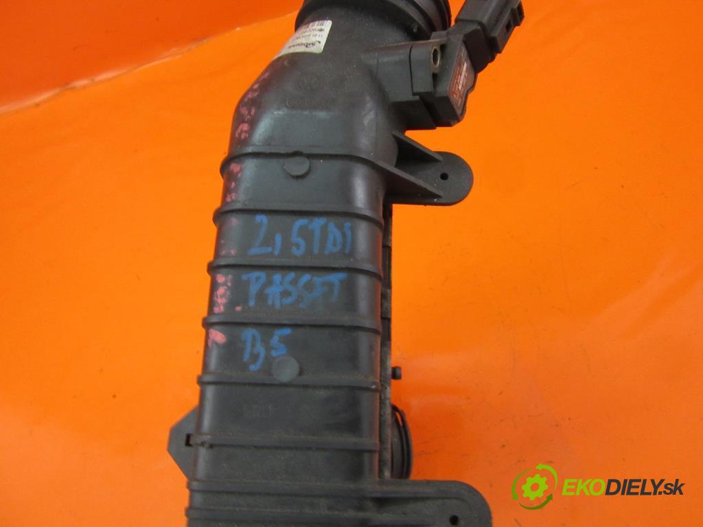 VW PASSAT B5 2.5 TDI AFB, AKN   110 kW 150 km  chladič intercooler 3B0145805J , 0281002399 (Hadice chlazení vzduchu)