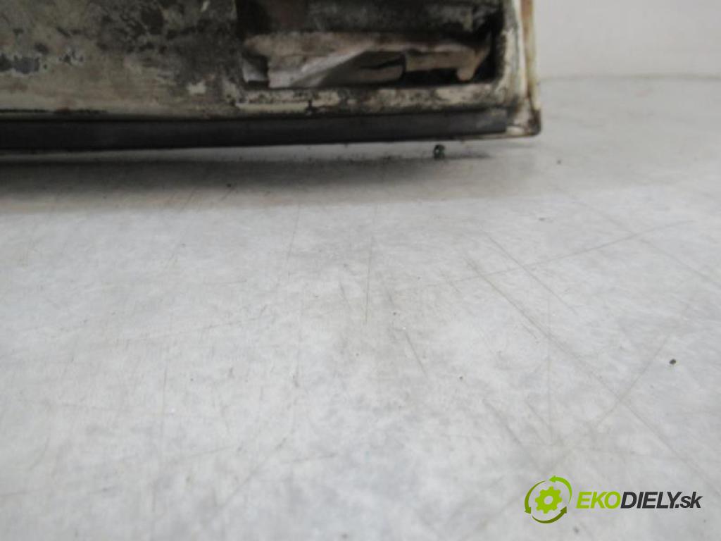 VW TRANSPORTER T4 2.5 TDI AYY, AJT manual 5 - stupňová 65 kW 88 km  - pravé zadné  (Dvere)