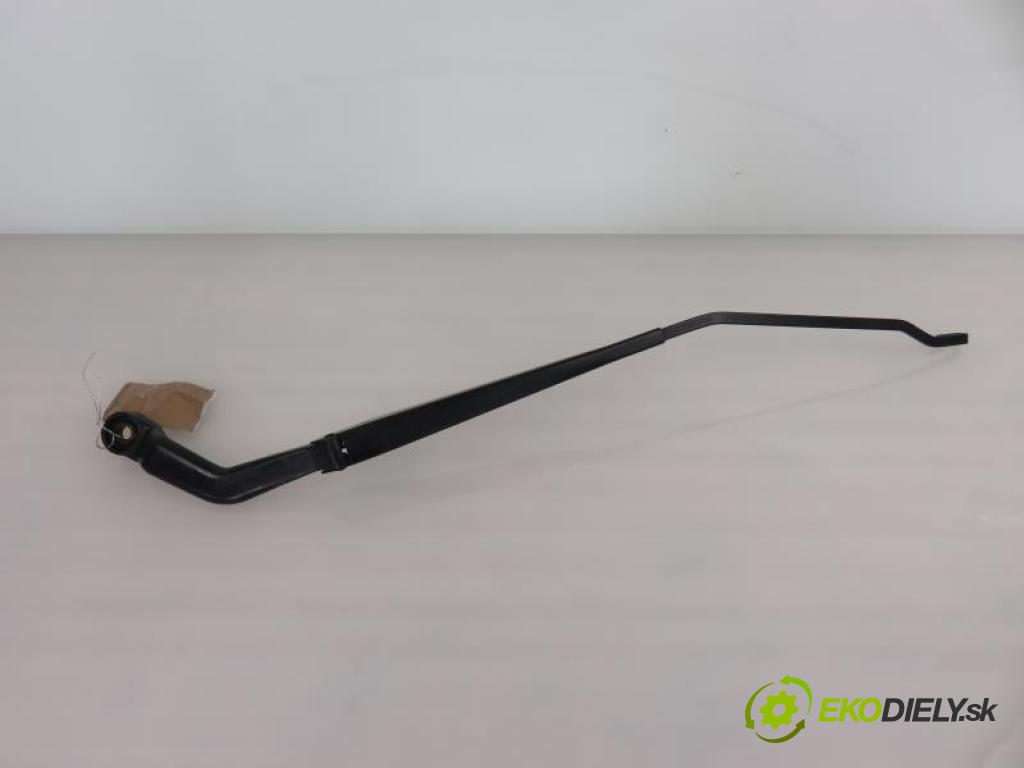 NISSAN ALMERA II N16 - 67 cm, Uchytenie stierače na