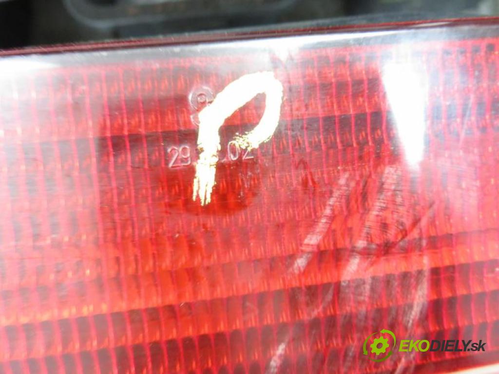 VOLVO 460 1.8 B B18U manual 5 stupňová 66 kW 90 km  Svetlo pravé zadné  (Svetlá zadné)