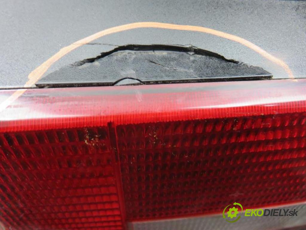 VOLVO 460 1.8 B B18U manual 5 stupňová 66 kW 90 km  Svetlo pravé zadné  (Svetlá zadné)