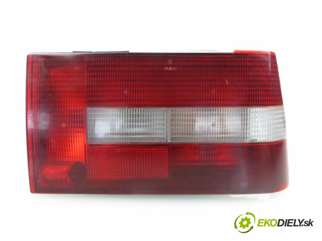 VOLVO 460 1.8 B B18U manual 5 stupňová 66 kW 90 km  Svetlo pravé zadné  (Svetlá zadné)