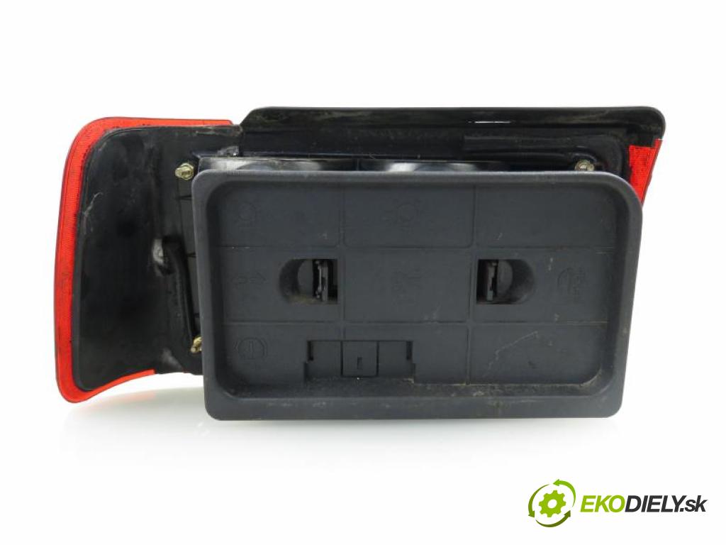 VOLVO 460 1.8 B B18U manual 5 stupňová 66 kW 90 km  Svetlo pravé zadné  (Svetlá zadné)