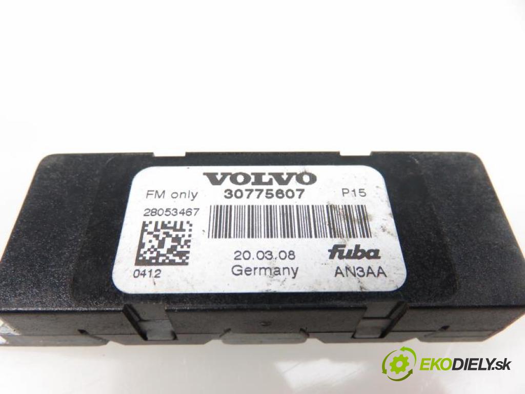 VOLVO C70 II 2.4 D5 D 5244 T13, D 5244 T8 automatic 5 stupňová 132 kW 180 km  zesilovač anténní 30775607 (CD měniče)