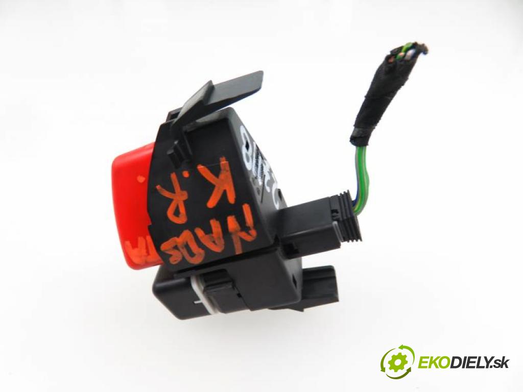 MERCEDES BENZ A W168 1.4 A 140 (168.031, 168.131) M 166.940 manual 5 stupňová 60 kW 82 km  prepínač výstražných (núdzových) A1688201210 (Prepínače, spínače, tlačidlá a ovládače kúrenia)