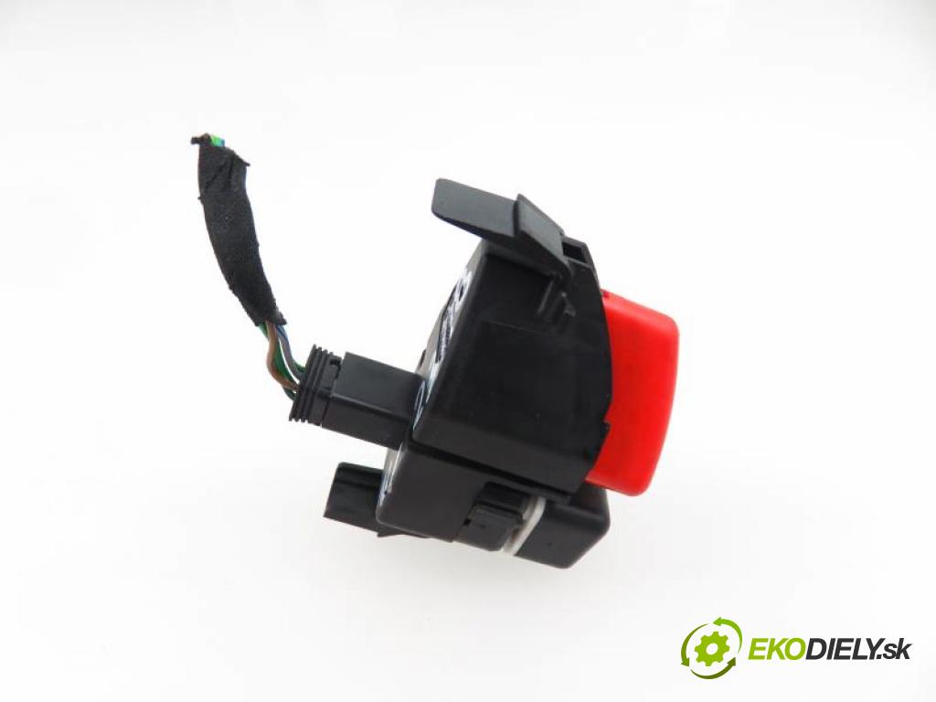 MERCEDES BENZ A W168 1.4 A 140 (168.031, 168.131) M 166.940 manual 5 stupňová 60 kW 82 km  prepínač výstražných (núdzových) A1688201210 (Prepínače, spínače, tlačidlá a ovládače kúrenia)