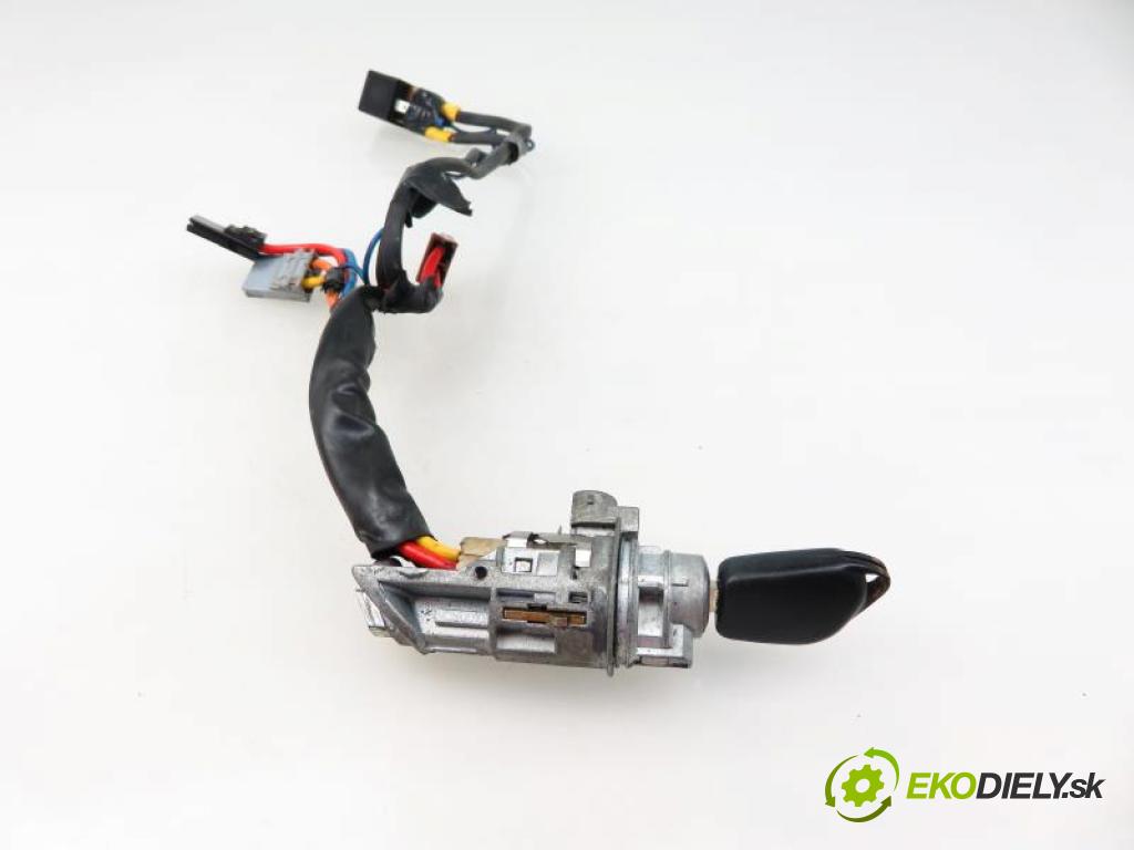 PEUGEOT 406 1.9 TD DHX (XUD9TE) manual 5 - stupňová 66 kW 90 km  spínačka  (Spínací skříňky a klíče)