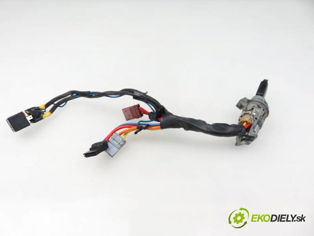 PEUGEOT 406 1.9 TD DHX (XUD9TE) manual 5 - stupňová 66 kW 90 km  spínačka  (Spínací skříňky a klíče)