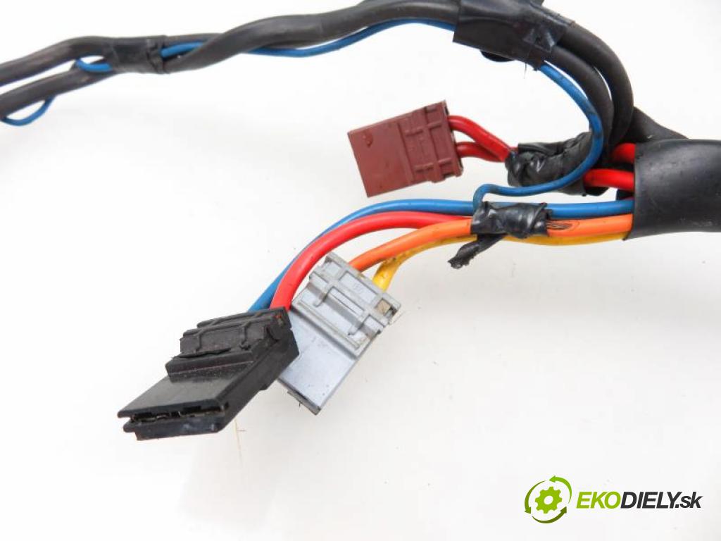 PEUGEOT 406 1.9 TD DHX (XUD9TE) manual 5 - stupňová 66 kW 90 km  spínačka  (Spínací skříňky a klíče)