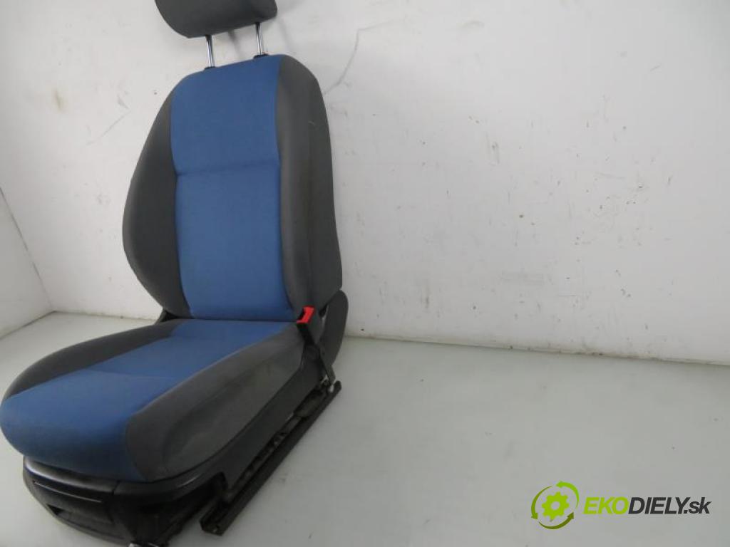 SKODA FABIA II 1.2 12V CEVA, CGPA, BZG, CHTA manual 5 stupňová 51 kW 70 km  sedadlo  (Sedačky, sedadla)