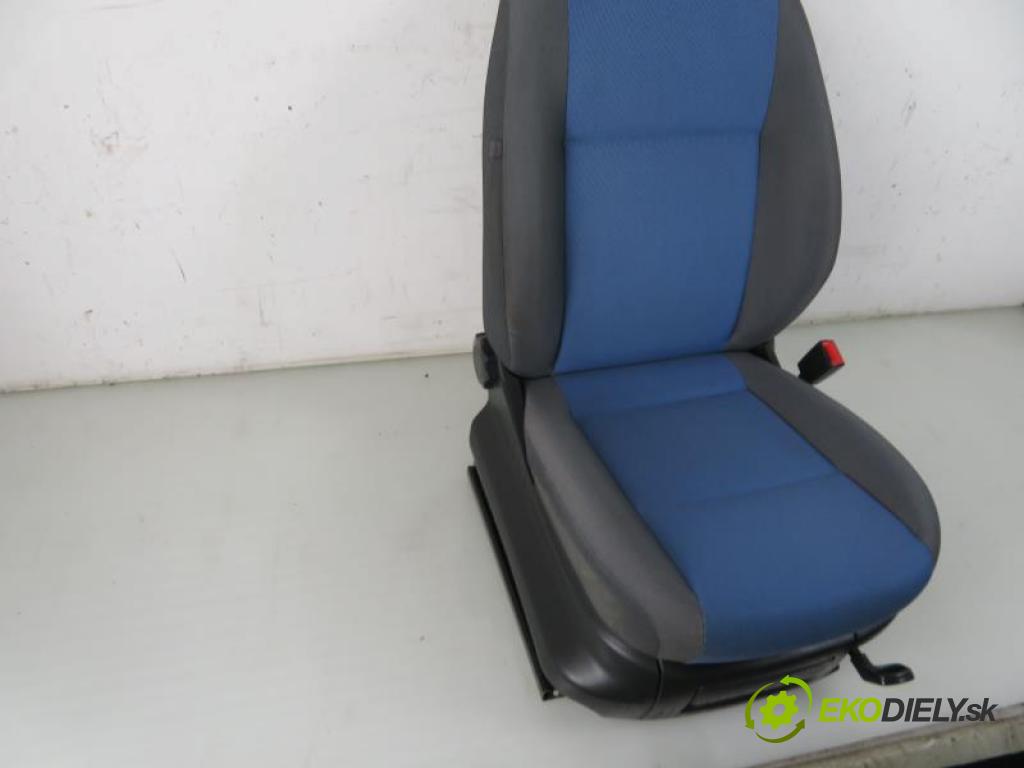 SKODA FABIA II 1.2 12V CEVA, CGPA, BZG, CHTA manual 5 stupňová 51 kW 70 km  sedadlo  (Sedačky, sedadla)