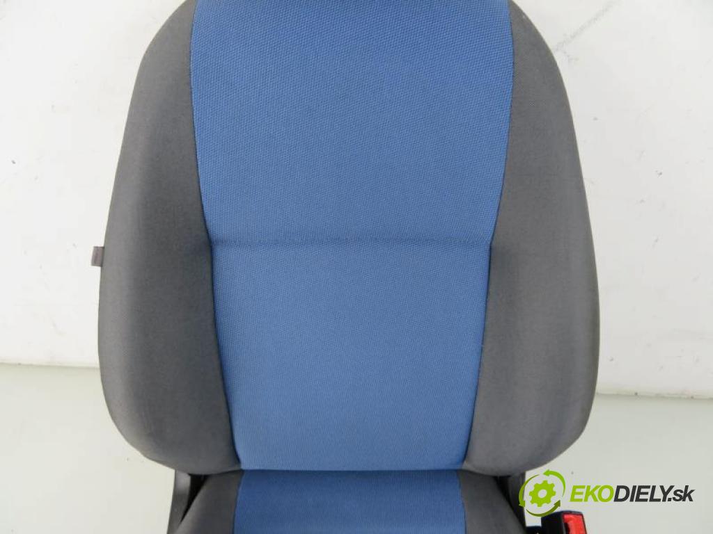 SKODA FABIA II 1.2 12V CEVA, CGPA, BZG, CHTA manual 5 stupňová 51 kW 70 km  sedadlo  (Sedačky, sedadla)