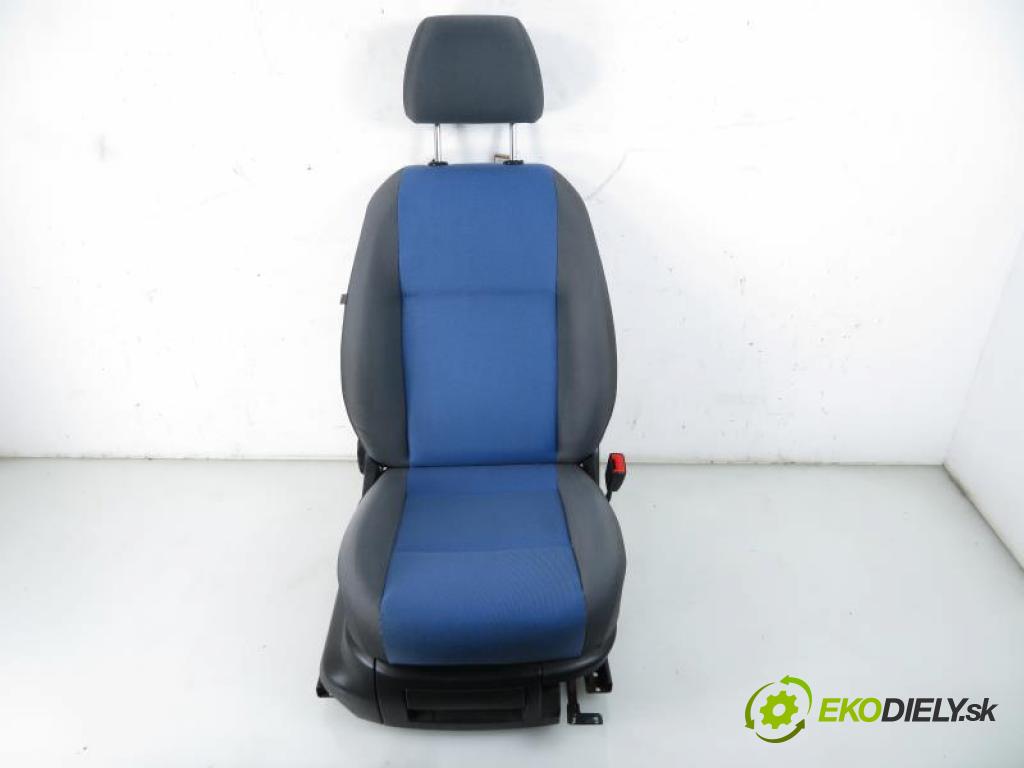 SKODA FABIA II 1.2 12V CEVA, CGPA, BZG, CHTA manual 5 stupňová 51 kW 70 km  sedadlo  (Sedačky, sedadla)