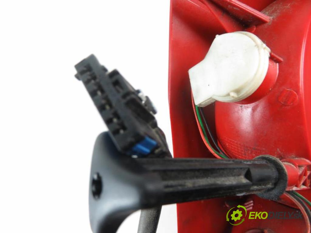 PEUGEOT 807 2.0 16V HDI 110  RHW (DW10ATED4) manual 5 stupňová 80 kW 109 km  Svetlo ľavé zadné  (Svetlá zadné)