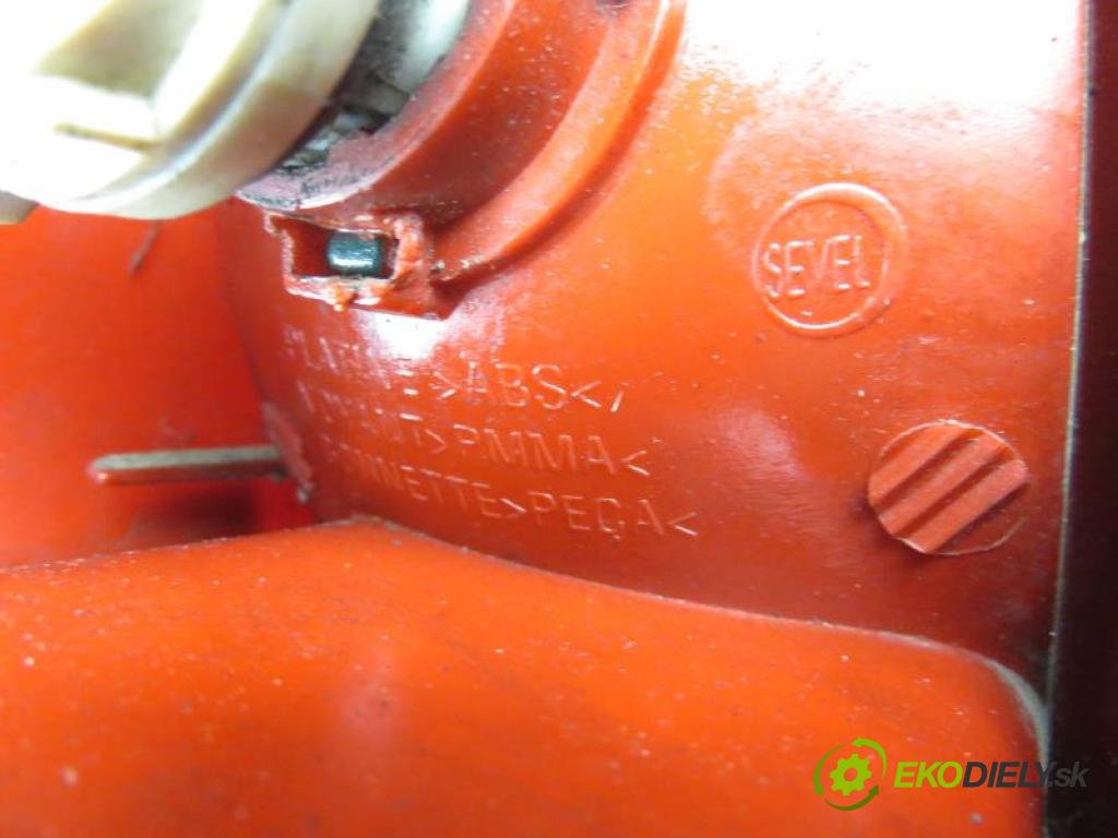 PEUGEOT 807 2.0 16V HDI 110  RHW (DW10ATED4) manual 5 stupňová 80 kW 109 km  Svetlo ľavé zadné  (Svetlá zadné)