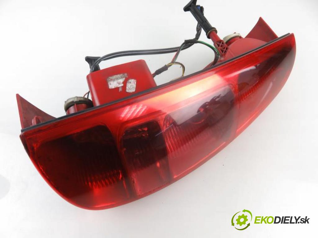 PEUGEOT 807 2.0 16V HDI 110  RHW (DW10ATED4) manual 5 stupňová 80 kW 109 km  Svetlo ľavé zadné  (Svetlá zadné)