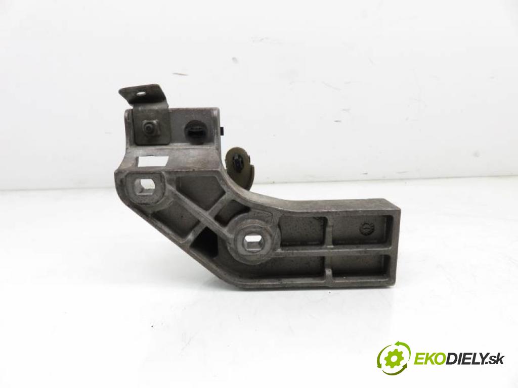 MITSUBISHI SPACE STAR I 1.9 DI-D (DG4A) F9Q1 manual 5 stupňová 75 kW 102 km  Uchytenie Motor 8200157461 (Držiaky motora)