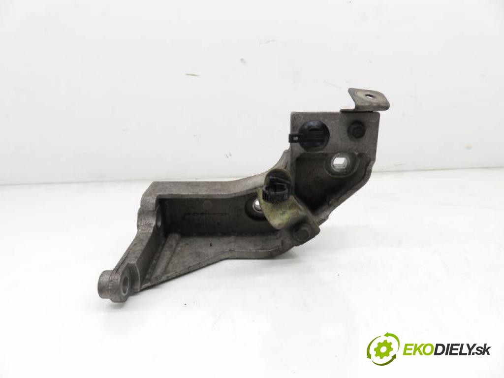 MITSUBISHI SPACE STAR I 1.9 DI-D (DG4A) F9Q1 manual 5 stupňová 75 kW 102 km  Uchytenie Motor 8200157461 (Držiaky motora)