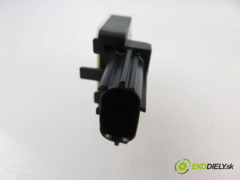 MITSUBISHI OUTLANDER II 2.2 DI-D 4WD 4HN (PSA), 4HK (PSA) manual 6 stupňová 115 kW 156 km  Snímač nárazu 8651A001/TBZME2137Z1923 (Snímače nárazu)