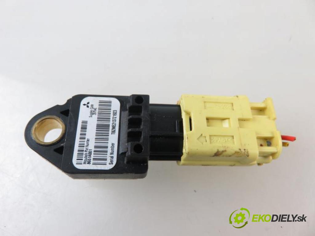 MITSUBISHI OUTLANDER II 2.2 DI-D 4WD 4HN (PSA), 4HK (PSA) manual 6 stupňová 115 kW 156 km  Snímač nárazu 8651A001/TBZME2137Z1923 (Snímače nárazu)