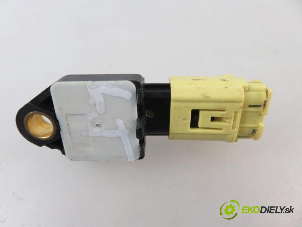 MITSUBISHI OUTLANDER II 2.2 DI-D 4WD 4HN (PSA), 4HK (PSA) manual 6 stupňová 115 kW 156 km  Snímač nárazu 8651A001/TBZME2137Z1923 (Snímače nárazu)